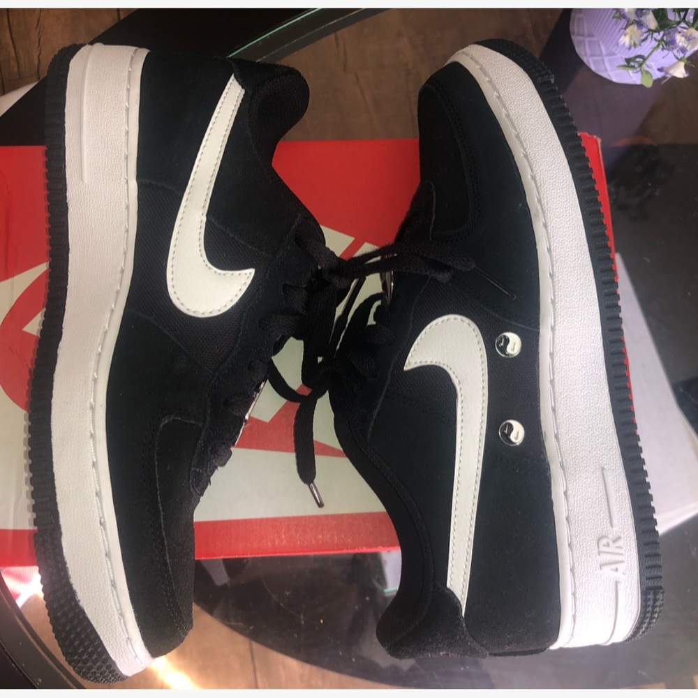 Black Nike Air Force 1’s